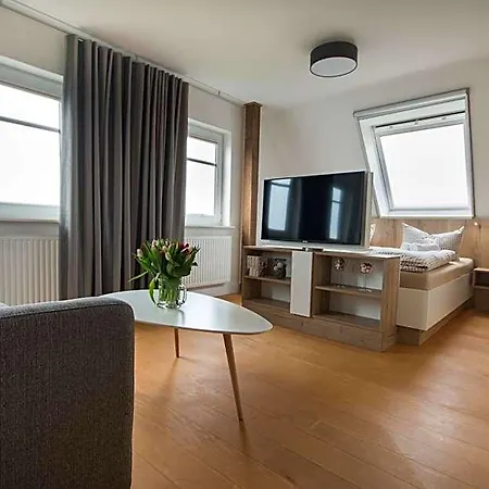 Hotel Nige Hus 4*