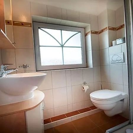 Hotel Nige Hus 4*